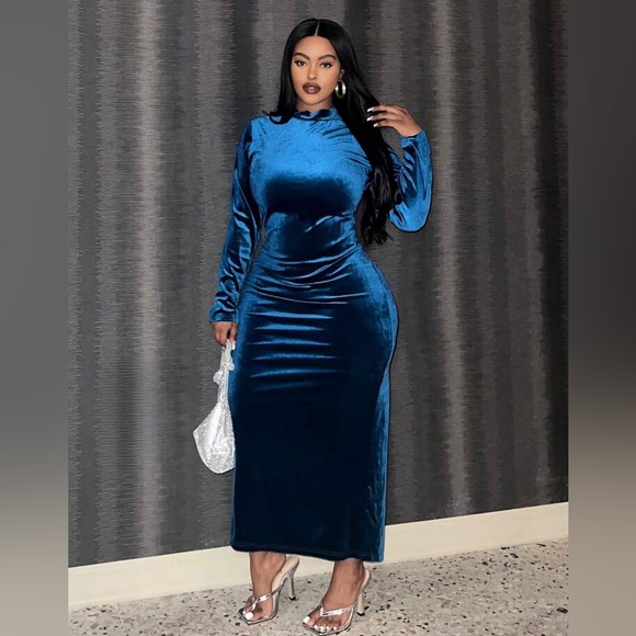 Sexy Velvet Maxi Dress w/ Back Slit - Picture 5 of 9